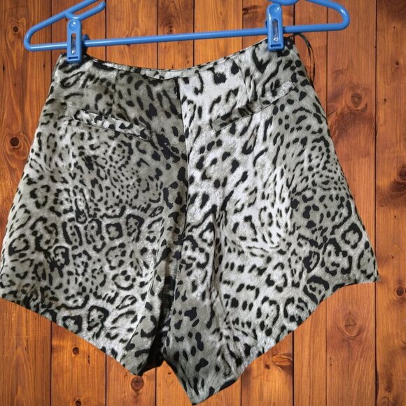 Love & Love Women's Small Zip Back Lined Cheetah Print Shorts Dressy Feminine - Picture 4 of 4